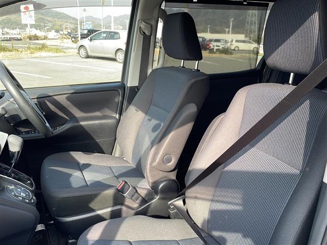 ノア Ｘ　ディライトプラス　◇純正ナビ（ＡＭ／ＦＭ／ＢＴ）フルセグＴＶ◇バックカメラ◇ステアリングスイッチ◇エコモード◇横滑り防止◇アイドリングストップ◇オートハイビーム◇衝突軽減システム◇レーンアシスト◇両側パワースライドドア（21枚目）