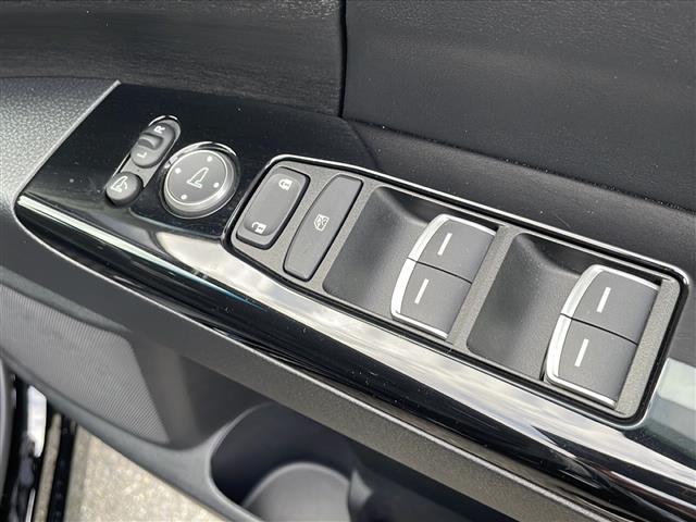 オデッセイハイブリッド ｅ：ＨＥＶアブソルート・ＥＸブラックエディション　ワンオーナー・純正ナビ・フルセグ・フリップダウン・全方位モニター・ホンダセンシング・ＢＳＭ・パワーバックドア・レザーシート・シートヒーター・パーキングアシスト・ＬＥＤ・ＥＴＣ（18枚目）