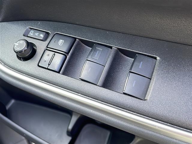 ノア ハイブリッドS-G ◇純正ナビ(AM/FM/BT)・フルセグTV◇追従付きクルーズコントロール◇ブラインドスポットモニター◇プリクラッシュセーフティー◇プロアクティブドライビングアシスト◇リアクロストラフィックアラート(18枚目)