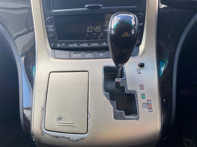 アルファード ２４０Ｓ　プライムセレクションＩＩ　◇社外ナビ（ＡＭ／ＦＭ／ＢＴ／ＣＤ／ＤＶＤ）・フルセグＴＶ◇バックカメラ◇パーキングサポートブレーキ◇横滑り防止◇両側パワースライドドア◇電動リアゲート◇オットマン◇ウォークスルー◇ビルトインＥＴＣ（13枚目）