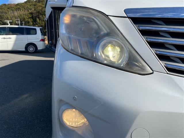 アルファード ２４０Ｓ　プライムセレクションＩＩ　◇社外ナビ（ＡＭ／ＦＭ／ＢＴ／ＣＤ／ＤＶＤ）・フルセグＴＶ◇バックカメラ◇パーキングサポートブレーキ◇横滑り防止◇両側パワースライドドア◇電動リアゲート◇オットマン◇ウォークスルー◇ビルトインＥＴＣ（35枚目）