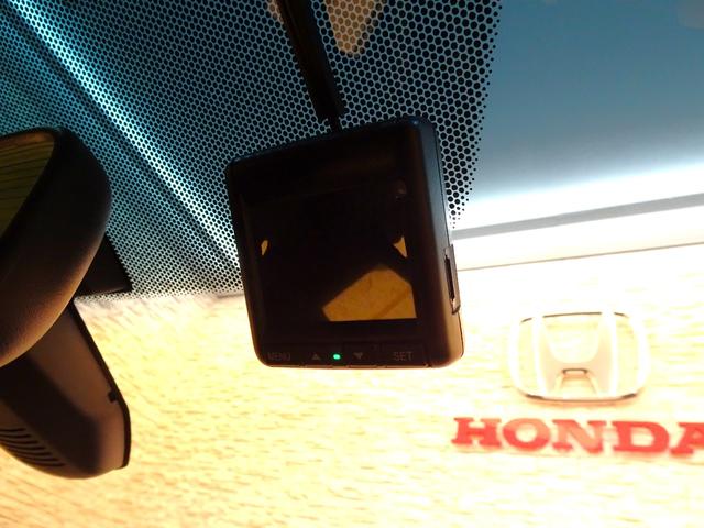 フィット 13G・Lパッケージファインエディション 禁煙 純正ナビTV 純正ドラレコ LED リアカメラ Bluetooth 衝突軽減B VSA サイドエアバック クルーズコントロール オートリトラミラー スマートキー オートAC ワンオーナー(3枚目)