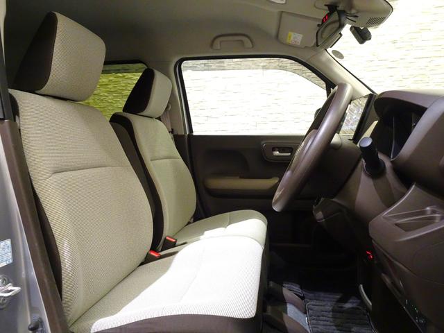 アームレスト＆運転席高さ調節機能付きです☆