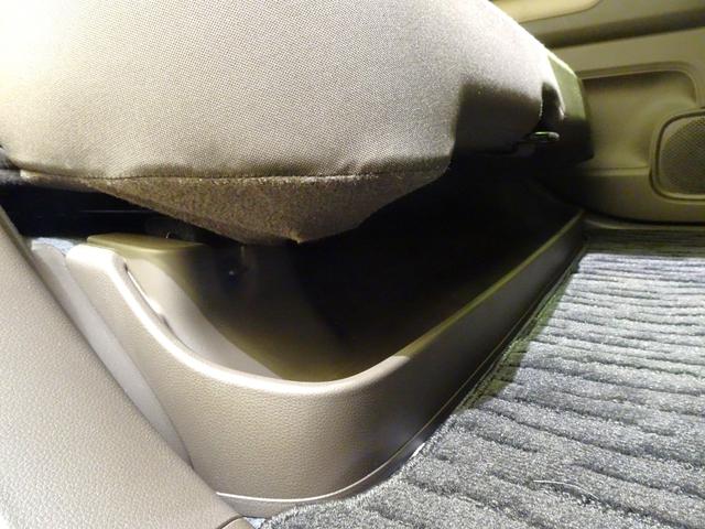 リア席アンダートレイ付きです☆