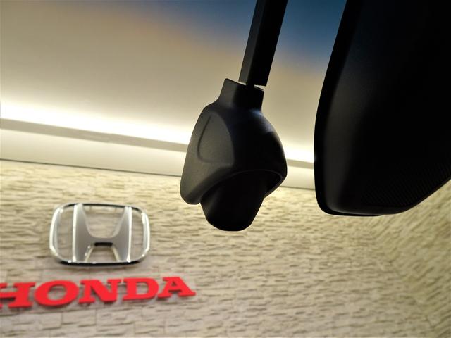 オデッセイハイブリッド ｅ：ＨＥＶアブソルート・ＥＸ　禁煙　純正９ｉｎｃｈナビＴＶ　純正ドラレコ前後　ＥＴＣ２．０　ＬＥＤ　リアカメラ　Ｂｌｕｅｔｏｏｔｈ　衝突軽減Ｂ　ＶＳＡ　サイドエアバック　両側パワスラ　シートヒーター　Ｐセンサー　クルコン　純正ＡＷ（3枚目）