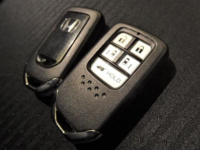 オデッセイハイブリッド ｅ：ＨＥＶアブソルート・ＥＸ　禁煙　純正９ｉｎｃｈナビＴＶ　純正ドラレコ前後　ＥＴＣ２．０　ＬＥＤ　リアカメラ　Ｂｌｕｅｔｏｏｔｈ　衝突軽減Ｂ　ＶＳＡ　サイドエアバック　両側パワスラ　シートヒーター　Ｐセンサー　クルコン　純正ＡＷ（6枚目）