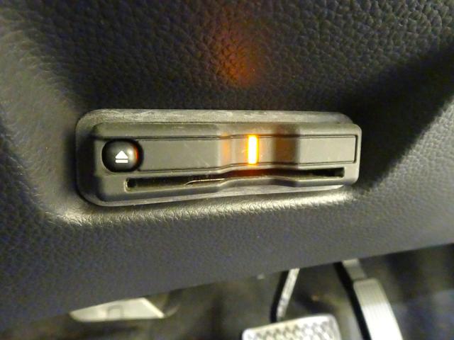 フィット ｅ：ＨＥＶホーム　禁煙　純正９ｉｎｃｈナビＴＶ　ＥＴＣ　ＬＥＤ　リアカメラ　Ｂｌｕｅｔｏｏｔｈ　衝突軽減Ｂ　ＶＳＡ　サイドエアバック　パーキングセンサー　クルーズコントロール　スマートキー　オートＡＣ　ワンオーナー（3枚目）