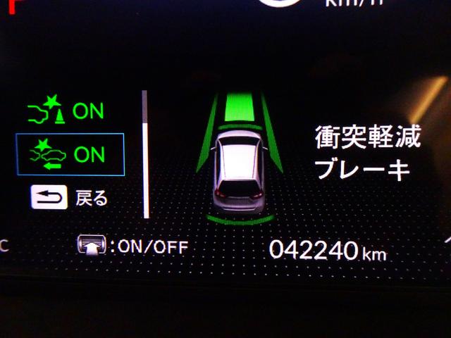 フィット ｅ：ＨＥＶホーム　禁煙　純正９ｉｎｃｈナビＴＶ　ＥＴＣ　ＬＥＤ　リアカメラ　Ｂｌｕｅｔｏｏｔｈ　衝突軽減Ｂ　ＶＳＡ　サイドエアバック　パーキングセンサー　クルーズコントロール　スマートキー　オートＡＣ　ワンオーナー（4枚目）