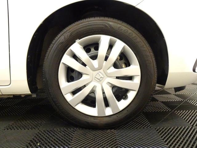 フィット ｅ：ＨＥＶホーム　禁煙　純正９ｉｎｃｈナビＴＶ　ＥＴＣ　ＬＥＤ　リアカメラ　Ｂｌｕｅｔｏｏｔｈ　衝突軽減Ｂ　ＶＳＡ　サイドエアバック　パーキングセンサー　クルーズコントロール　スマートキー　オートＡＣ　ワンオーナー（9枚目）