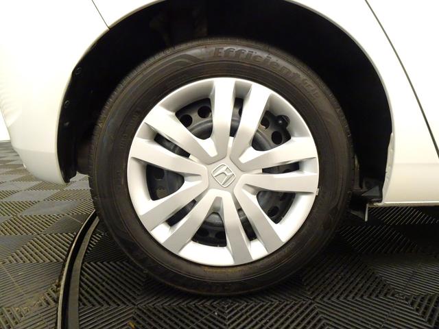 フィット ｅ：ＨＥＶホーム　禁煙　純正９ｉｎｃｈナビＴＶ　ＥＴＣ　ＬＥＤ　リアカメラ　Ｂｌｕｅｔｏｏｔｈ　衝突軽減Ｂ　ＶＳＡ　サイドエアバック　パーキングセンサー　クルーズコントロール　スマートキー　オートＡＣ　ワンオーナー（28枚目）