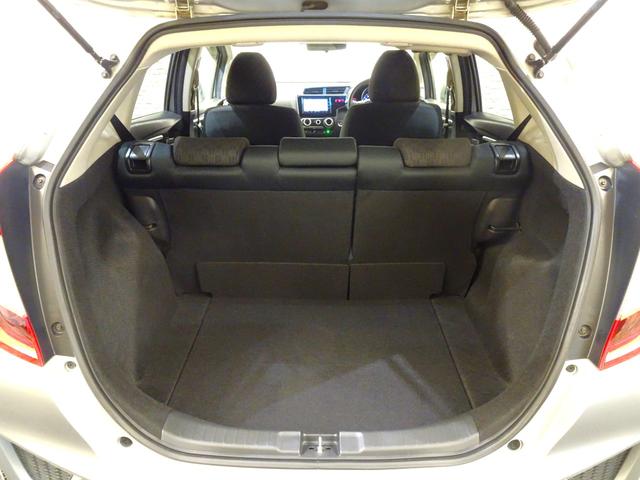 フィット 13G・Fパッケージ 禁煙 純正ナビTV ドラレコ前後 ETC リアカメラ Bluetooth VSA スマートキー 社外AW マニュアルエアコン 電動格納式ドアミラー ブルートゥース AUX対応 イモビ 安全ボディ PS(14枚目)