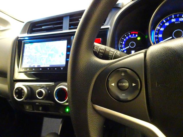 フィット 13G・Fパッケージ 禁煙 純正ナビTV ドラレコ前後 ETC リアカメラ Bluetooth VSA スマートキー 社外AW マニュアルエアコン 電動格納式ドアミラー ブルートゥース AUX対応 イモビ 安全ボディ PS(16枚目)