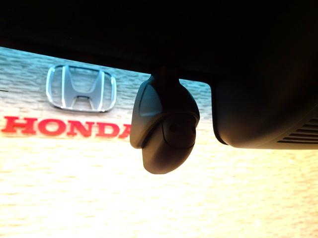 N-BOXカスタム L 禁煙 純正8inchナビTV 純正ドラレコ前後 ETC LED リアカメラ Bluetooth 衝突軽減B VSA サイドエアバック 両側パワスラ シートヒーター Pセンサー クルコン スマートキー(3枚目)