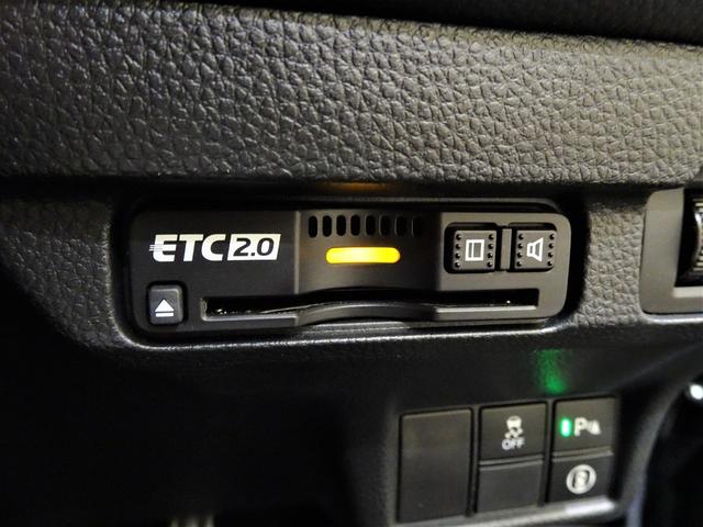 シビック ＬＸ　６ＭＴ　禁煙　純正９ｉｎｃｈコネクトナビＴＶ　ＥＴＣ　ＬＥＤ　リアカメラ　Ｂｌｕｅｔｏｏｔｈ　衝突軽減Ｂ　ＶＳＡ　サイドエアバック　シートヒーター　パーキングセンサー　クルコン　スマートキー　純正ＡＷ（3枚目）