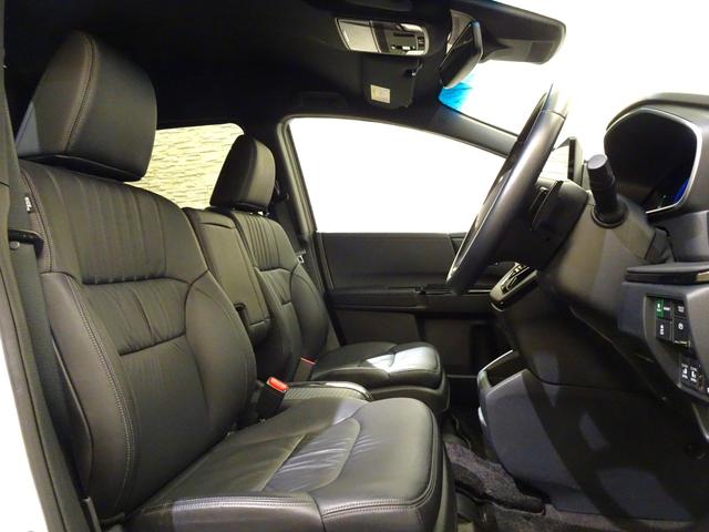 オデッセイハイブリッド e:HEVアブソルート・EXブラックエディション 元デモカー 禁煙 純正11.4inchナビTV LED Rカメ Bluetooth 衝突軽減B VSA サイドエアバッグ 両側パワスラ シートヒーター パワーシート パーキングセンサー 本革シート(14枚目)