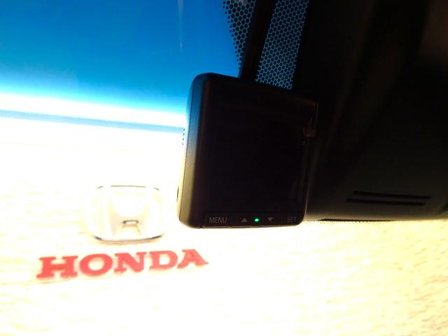 ＣＲ－Ｖハイブリッド ＥＸ・マスターピース　禁煙　純正ナビＴＶ　純正ドラレコ　ＥＴＣ２．０　ＬＥＤ　リアカメラ　Ｂｌｕｅｔｏｏｔｈ　衝突軽減Ｂ　ＶＳＡ　サイドエアバッグ　Ｓ／Ｒ　シートヒーター　本革シート　パワーテールゲート　スマートキー（3枚目）