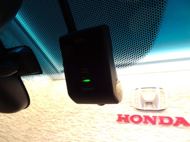 フィット ＲＳホンダセンシング　６ＭＴ　禁煙　純正ナビＴＶ　純正ドラレコ　ＥＴＣ　ＬＥＤ　リアカメラ　Ｂｌｕｅｔｏｏｔｈ　衝突軽減Ｂ　ＶＳＡ　サイドエアバッグ　クルーズコントロール　スマートキー　オートＡＣ　純正ＡＷ　Ｄレコ　ＢＴ（3枚目）