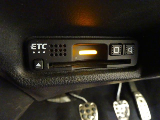 フィット ＲＳホンダセンシング　６ＭＴ　禁煙　純正ナビＴＶ　純正ドラレコ　ＥＴＣ　ＬＥＤ　リアカメラ　Ｂｌｕｅｔｏｏｔｈ　衝突軽減Ｂ　ＶＳＡ　サイドエアバッグ　クルーズコントロール　スマートキー　オートＡＣ　純正ＡＷ　Ｄレコ　ＢＴ（4枚目）