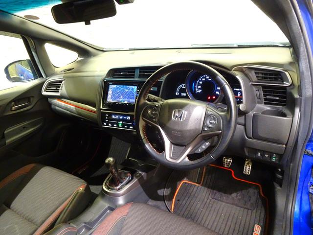 フィット ＲＳホンダセンシング　６ＭＴ　禁煙　純正ナビＴＶ　純正ドラレコ　ＥＴＣ　ＬＥＤ　リアカメラ　Ｂｌｕｅｔｏｏｔｈ　衝突軽減Ｂ　ＶＳＡ　サイドエアバッグ　クルーズコントロール　スマートキー　オートＡＣ　純正ＡＷ　Ｄレコ　ＢＴ（11枚目）