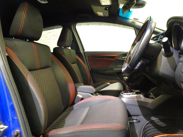 フィット ＲＳホンダセンシング　６ＭＴ　禁煙　純正ナビＴＶ　純正ドラレコ　ＥＴＣ　ＬＥＤ　リアカメラ　Ｂｌｕｅｔｏｏｔｈ　衝突軽減Ｂ　ＶＳＡ　サイドエアバッグ　クルーズコントロール　スマートキー　オートＡＣ　純正ＡＷ　Ｄレコ　ＢＴ（13枚目）