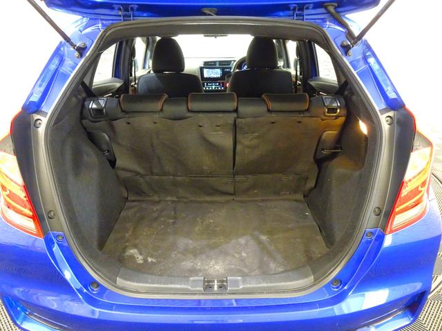 フィット ＲＳホンダセンシング　６ＭＴ　禁煙　純正ナビＴＶ　純正ドラレコ　ＥＴＣ　ＬＥＤ　リアカメラ　Ｂｌｕｅｔｏｏｔｈ　衝突軽減Ｂ　ＶＳＡ　サイドエアバッグ　クルーズコントロール　スマートキー　オートＡＣ　純正ＡＷ　Ｄレコ　ＢＴ（15枚目）