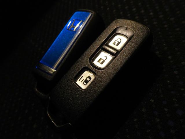 Ｎ－ＢＯＸ Ｇ・Ｌパッケージ　禁煙　純正ナビ　リアカメラ　スタッドレスタイヤ付　ＶＳＡ　片側パワスラ　スマートキー　純正ＡＷ　オートＡＣ　ワンオーナー（4枚目）