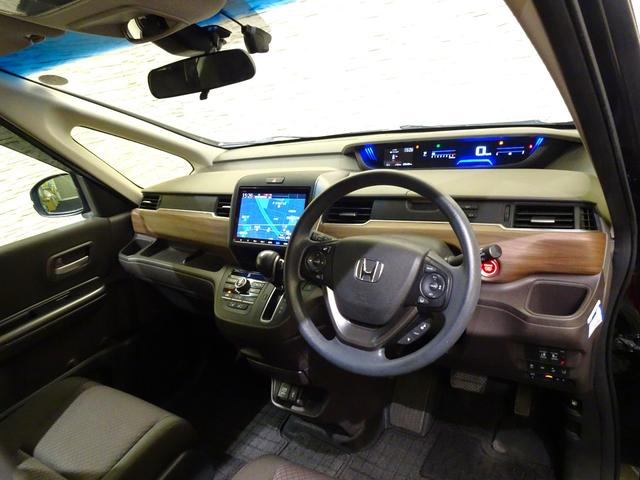 フリード Ｇ・ホンダセンシング　禁煙　純正９ｉｎｃｈナビＴＶ　純正ドラレコ前後　ＥＴＣ　ＬＥＤ　リアカメラ　Ｂｌｕｅｔｏｏｔｈ　衝突軽減Ｂ　ＶＳＡ　両側パワスラ　シートヒーター　クルーズコントロール　スマートキー　社外ＡＷ　１オナ（10枚目）