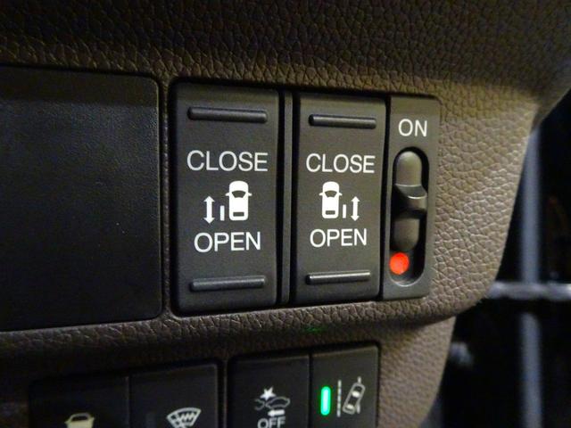 フリード Ｇ・ホンダセンシング　禁煙　純正９ｉｎｃｈナビＴＶ　純正ドラレコ前後　ＥＴＣ　ＬＥＤ　リアカメラ　Ｂｌｕｅｔｏｏｔｈ　衝突軽減Ｂ　ＶＳＡ　両側パワスラ　シートヒーター　クルーズコントロール　スマートキー　社外ＡＷ　１オナ（13枚目）