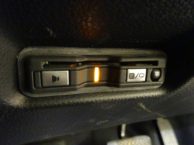 フィット リュクス　禁煙　純正９ｉｎｃｈナビＴＶ　ＥＴＣ　ＬＥＤ　リアカメラ　Ｂｌｕｅｔｏｏｔｈ　衝突軽減Ｂ　ＶＳＡ　サイドエアバッグ　パーキングセンサー　シートヒーター（3枚目）