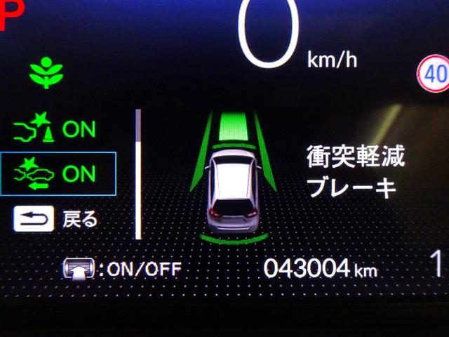 フィット リュクス　禁煙　純正９ｉｎｃｈナビＴＶ　ＥＴＣ　ＬＥＤ　リアカメラ　Ｂｌｕｅｔｏｏｔｈ　衝突軽減Ｂ　ＶＳＡ　サイドエアバッグ　パーキングセンサー　シートヒーター（4枚目）