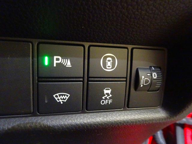 フィット リュクス　禁煙　純正９ｉｎｃｈナビＴＶ　ＥＴＣ　ＬＥＤ　リアカメラ　Ｂｌｕｅｔｏｏｔｈ　衝突軽減Ｂ　ＶＳＡ　サイドエアバッグ　パーキングセンサー　シートヒーター（7枚目）