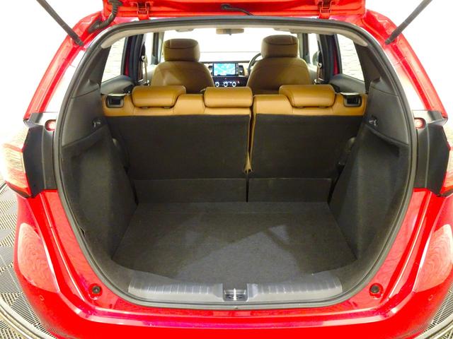 フィット リュクス　禁煙　純正９ｉｎｃｈナビＴＶ　ＥＴＣ　ＬＥＤ　リアカメラ　Ｂｌｕｅｔｏｏｔｈ　衝突軽減Ｂ　ＶＳＡ　サイドエアバッグ　パーキングセンサー　シートヒーター（17枚目）