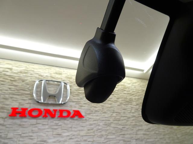 ヴェゼル ｅ：ＨＥＶ　Ｚ　純正ナビＴＶ　純正ドラレコ前後　ＥＴＣ　ＬＥＤ　リアカメラ　Ｂｌｕｅｔｏｏｔｈ　衝突軽減Ｂ　ＶＳＡ　サイドエアバッグ　パーキングセンサー　シートヒーター　Ｐテールゲート　クルコン　スマートキー（3枚目）