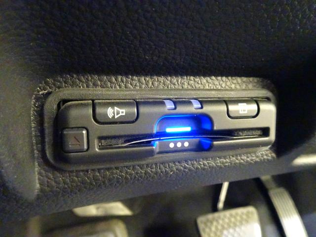 ヴェゼル ｅ：ＨＥＶ　Ｚ　純正ナビＴＶ　純正ドラレコ前後　ＥＴＣ　ＬＥＤ　リアカメラ　Ｂｌｕｅｔｏｏｔｈ　衝突軽減Ｂ　ＶＳＡ　サイドエアバッグ　パーキングセンサー　シートヒーター　Ｐテールゲート　クルコン　スマートキー（4枚目）