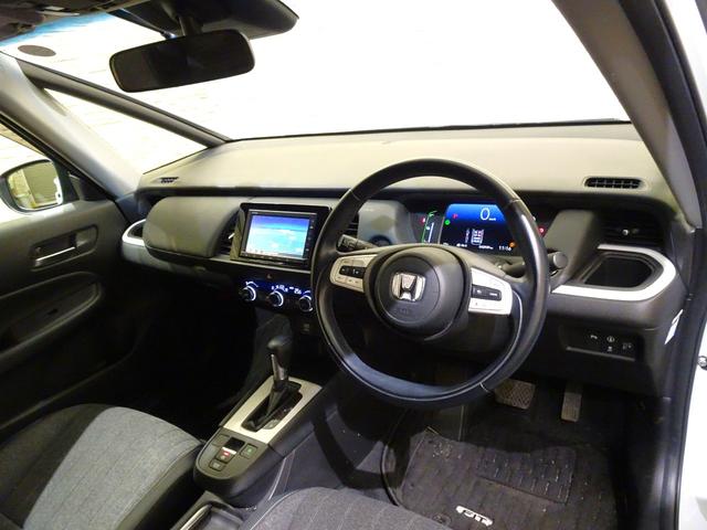 フィット ｅ：ＨＥＶホーム　禁煙　純正ナビＴＶ　純正ドラレコ前後　ＥＴＣ　ＬＥＤ　リアカメラ　Ｂｌｕｅｔｏｏｔｈ　衝突軽減Ｂ　ＶＳＡ　サイドエアバッグ　パーキングセンサー　クルーズコントロール　スマートキー　ワンオーナー（12枚目）