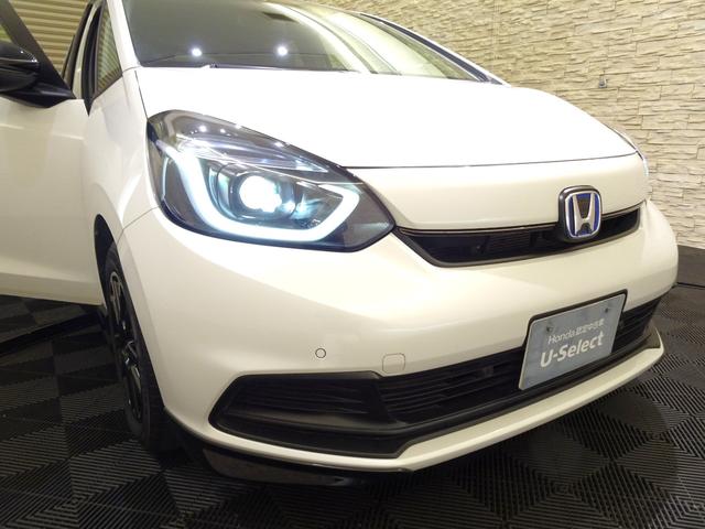 フィット ｅ：ＨＥＶホーム　ブラックスタイル　元デモカー　禁煙　純正ディスプレイオーディオリアカメラ　Ｂｌｕｅｔｏｏｔｈ　衝突軽減Ｂ　ＶＳＡ　サイドエアバッグ　パーキングセンサー　クルーズコントロール　スマートキー　純正ＡＷ　オートＡＣ（7枚目）