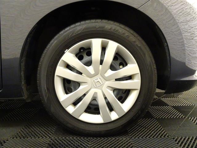 フィット ｅ：ＨＥＶホーム　ブラックスタイル　元デモカー　純正ディスプレイオーディオ　Ａｐｐｌｅ　ＣａｒＰｌａｙ　ＥＴＣ　ＬＥＤ　リアカメラ　衝突軽減Ｂ　ＶＳＡ　サイドエアバッグ　パーキングセンサー　スマートキー　オートＡＣ（12枚目）