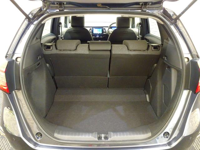 フィット ｅ：ＨＥＶホーム　ブラックスタイル　元デモカー　純正ディスプレイオーディオ　Ａｐｐｌｅ　ＣａｒＰｌａｙ　ＥＴＣ　ＬＥＤ　リアカメラ　衝突軽減Ｂ　ＶＳＡ　サイドエアバッグ　パーキングセンサー　スマートキー　オートＡＣ（17枚目）