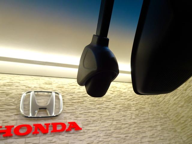 オデッセイハイブリッド ｅ：ＨＥＶアブソルート・ＥＸ　禁煙　純正１０ｉｎｃｈナビＴＶ　純正１１．６ｉｎｃｈリアモニ　純正ドラレコ前後　ＥＴＣ　Ｒカメ　Ｂｌｕｅｔｏｏｔｈ　衝突軽減Ｂ　ＶＳＡ　サイドエアバッグ　両側パワスラ　Ｓヒーター　Ｐセンサー　ＬＥＤ（4枚目）