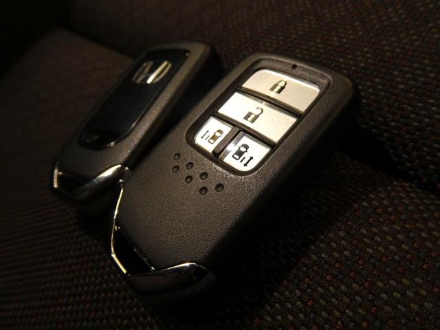 フリード Ｇ・ホンダセンシング　禁煙　純正ナビ　純正ドラレコ前後　ＥＴＣ　Ｂｌｕｅｔｏｏｔｈ　衝突軽減Ｂ　ＶＳＡ　両側パワスラ　シートヒーター　クルーズコントロール　スマートキー　オートリトラミラー　オートＡＣ　ワンオーナー（6枚目）
