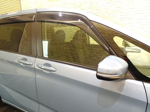 フリード Ｇ・ホンダセンシング　禁煙　純正ナビ　純正ドラレコ前後　ＥＴＣ　Ｂｌｕｅｔｏｏｔｈ　衝突軽減Ｂ　ＶＳＡ　両側パワスラ　シートヒーター　クルーズコントロール　スマートキー　オートリトラミラー　オートＡＣ　ワンオーナー（8枚目）