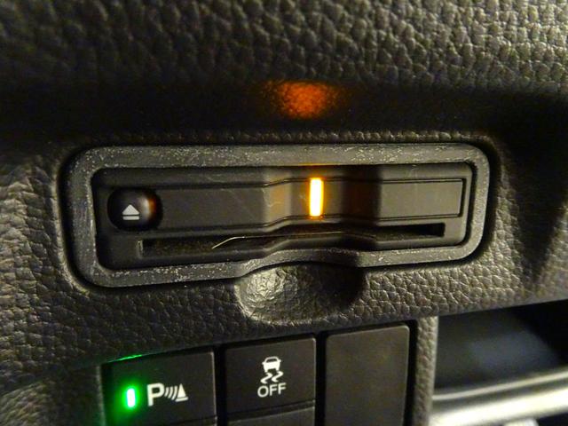 Ｎ－ＢＯＸカスタム Ｌ　禁煙　純正ナビＴＶ　ＥＴＣ　ＬＥＤリアカメラ　Ｂｌｕｅｔｏｏｔｈ　衝突軽減Ｂ　ＶＳＡ　サイドエアバッグ　シートヒーター　パーキングセンサー　片側パワスラ　クルーズコントロール　スマートキー　純正ＡＷ（3枚目）