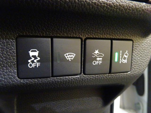 フリード Ｇ　禁煙　純正９ｉｎｃｈナビＴＶ　純正ドラレコ　ＬＥＤ　リアカメラ　Ｂｌｕｅｔｏｏｔｈ　衝突軽減Ｂ　ＶＳＡ　サイドエアバッグ　両側パワスラ　シートヒーター　クルーズコントロール　スマートキー　純正ＡＷ（4枚目）