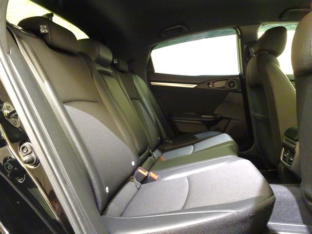 シビック ハッチバック　禁煙　純正ナビＴＶ　純正ドラレコ前後　ＥＴＣ２．０　ＬＥＤ　リアカメラ　Ｂｌｕｅｔｏｏｔｈ　衝突軽減Ｂ　ＶＳＡ　サイドエアバッグ　シートヒーター　クルーズコントロール　純正ＡＷ　ワンオーナー（16枚目）