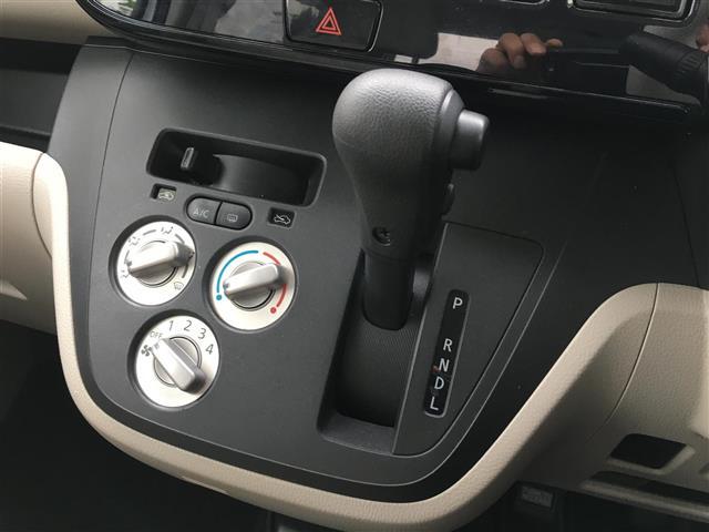 S 社外メモリナビCN-RE06D/Bluetooth/バックカメラ/ETC/フルセグTV/CD/DVD/アイドリングストップ/電動格納ミラー/前後ドライブレコーダー/ドアバイザー/ヘッドライトレベライザ(10枚目)