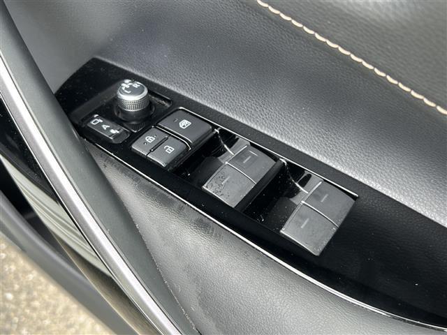 カローラツーリング ハイブリッド　ダブルバイビー　１オーナー　純正ナビ　バックカメラ　ＰＣＳ　ＢＳＭ　ＲＣＴＡ　ＨＵＤ　レーダークルコン　ＬＥＤオートライト　ドラレコ　ＥＴＣ　ハーフレザーシート　スマートキー　フルセグＴＶ　ＢＴ（4枚目）