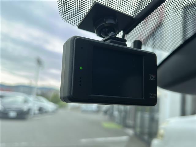 カローラツーリング ハイブリッド　ダブルバイビー　１オーナー　純正ナビ　バックカメラ　ＰＣＳ　ＢＳＭ　ＲＣＴＡ　ＨＵＤ　レーダークルコン　ＬＥＤオートライト　ドラレコ　ＥＴＣ　ハーフレザーシート　スマートキー　フルセグＴＶ　ＢＴ（18枚目）