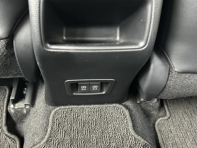 カローラツーリング ハイブリッド　ダブルバイビー　１オーナー　純正ナビ　バックカメラ　ＰＣＳ　ＢＳＭ　ＲＣＴＡ　ＨＵＤ　レーダークルコン　ＬＥＤオートライト　ドラレコ　ＥＴＣ　ハーフレザーシート　スマートキー　フルセグＴＶ　ＢＴ（24枚目）