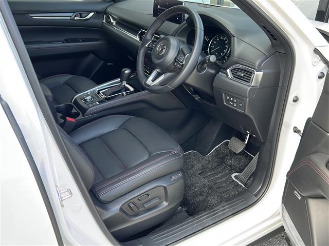 CX-5 XD スポーツアピアランス 衝突軽減 10.25型純正ナビ 全方位カメラ フルセグTV Bluetooth BOSE 本革 ステアリングヒーター シートヒーター クーラー シートメモリ ヘッドアップディスプレイ 置くだけ充電(5枚目)