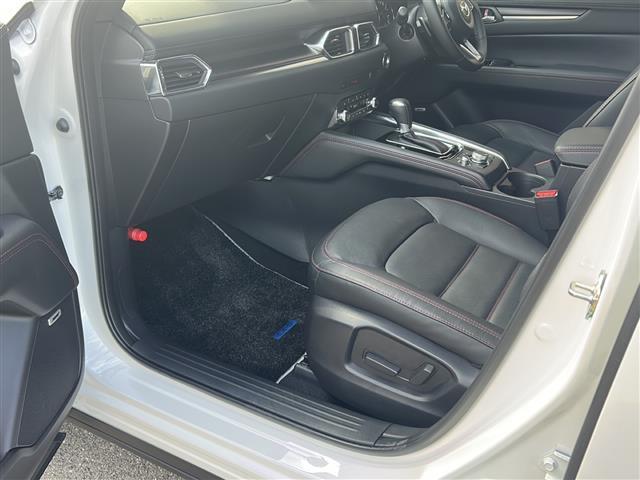 CX-5 XD スポーツアピアランス 衝突軽減 10.25型純正ナビ 全方位カメラ フルセグTV Bluetooth BOSE 本革 ステアリングヒーター シートヒーター クーラー シートメモリ ヘッドアップディスプレイ 置くだけ充電(12枚目)